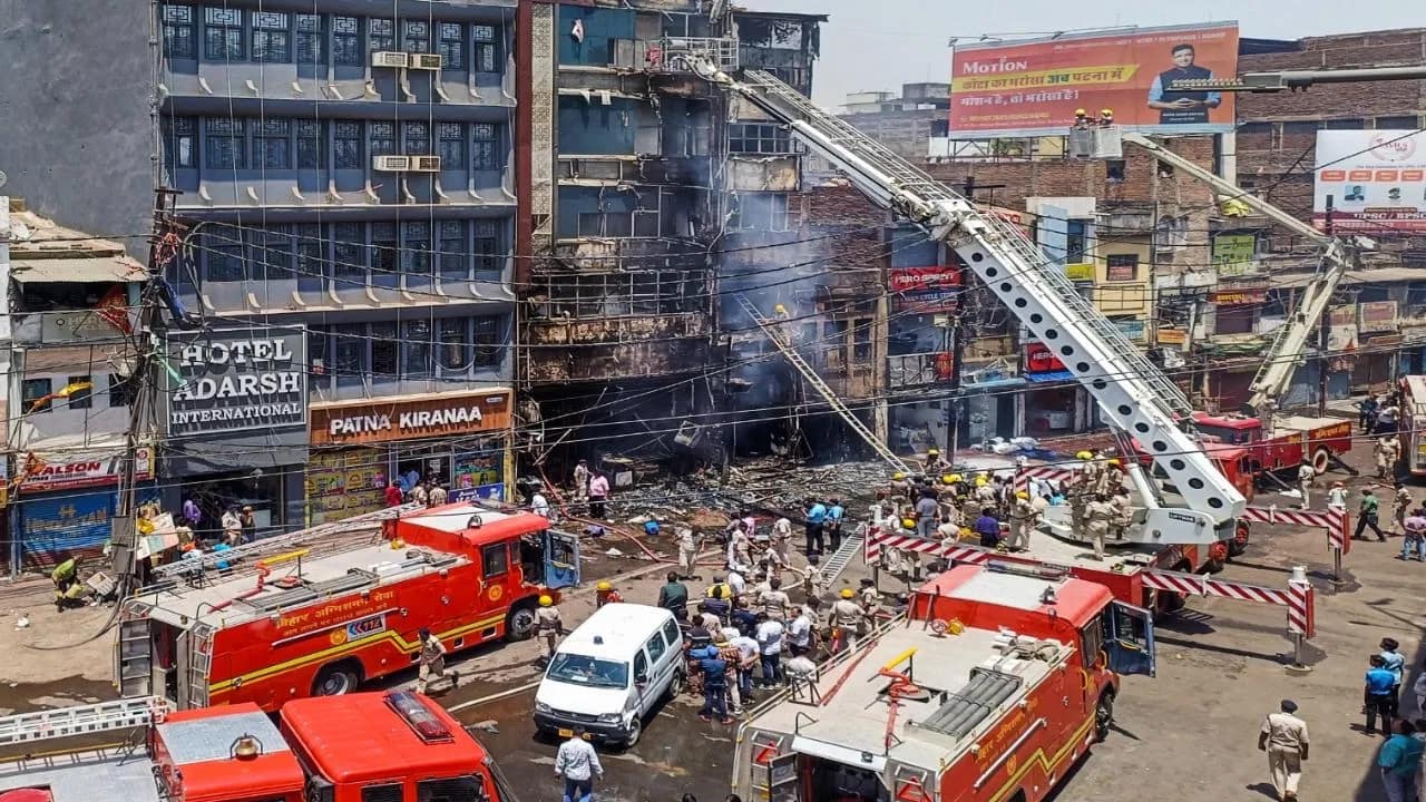 Kolkata fire: कोलकाता होटल में आग से 14 की मौत मालिक और मैनेजर गिरफ्तार