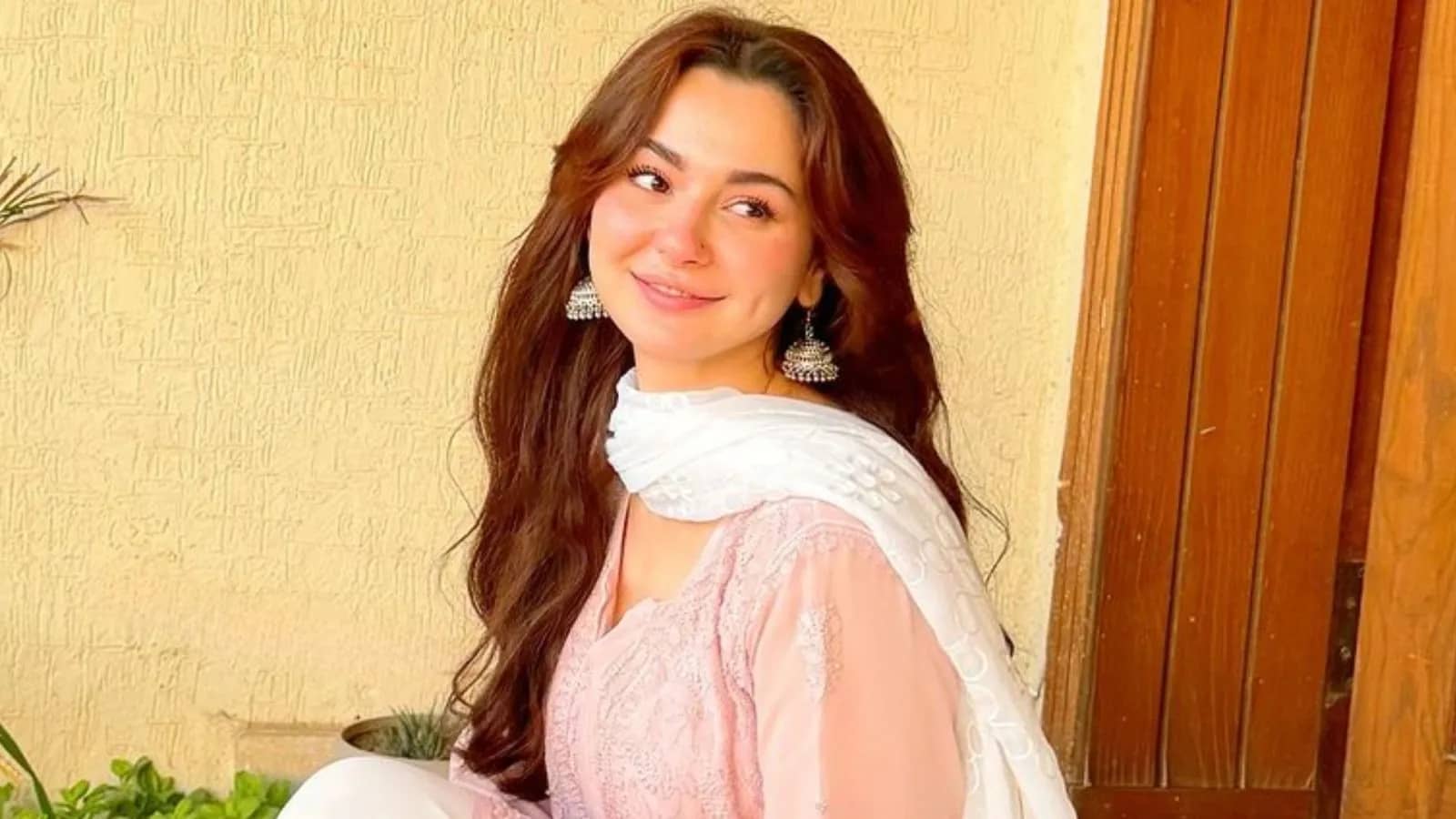 भारत का पाक सॉफ्ट पावर पर वार Hania Aamir और अली ज़फर के अकाउंट हुए प्रतिबंधित
